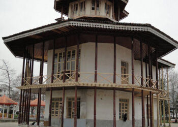 KOLAH_FARANGI_RASHT