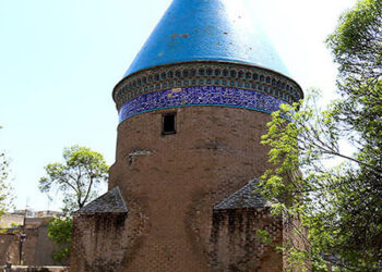 Tomb_of_Hamdollah_Mostofi