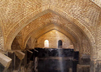 Women-water-reservoir-of-bazaar