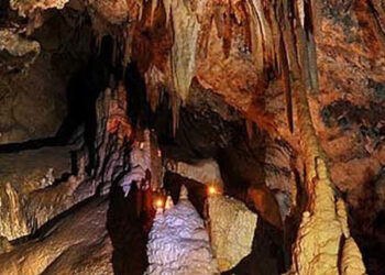 vanshove_cave_village_qom